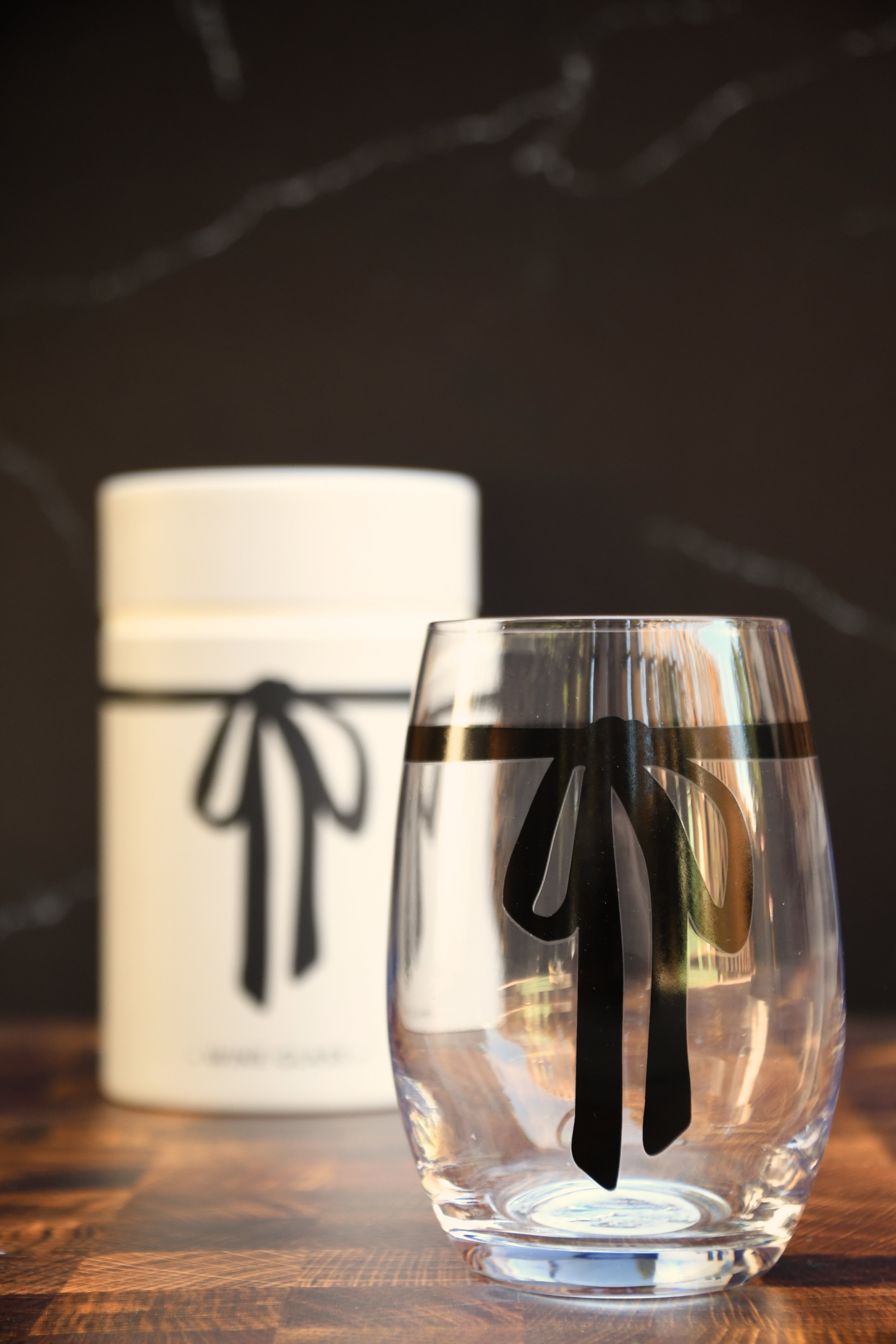 17 oz stemless wine glass with black bow.