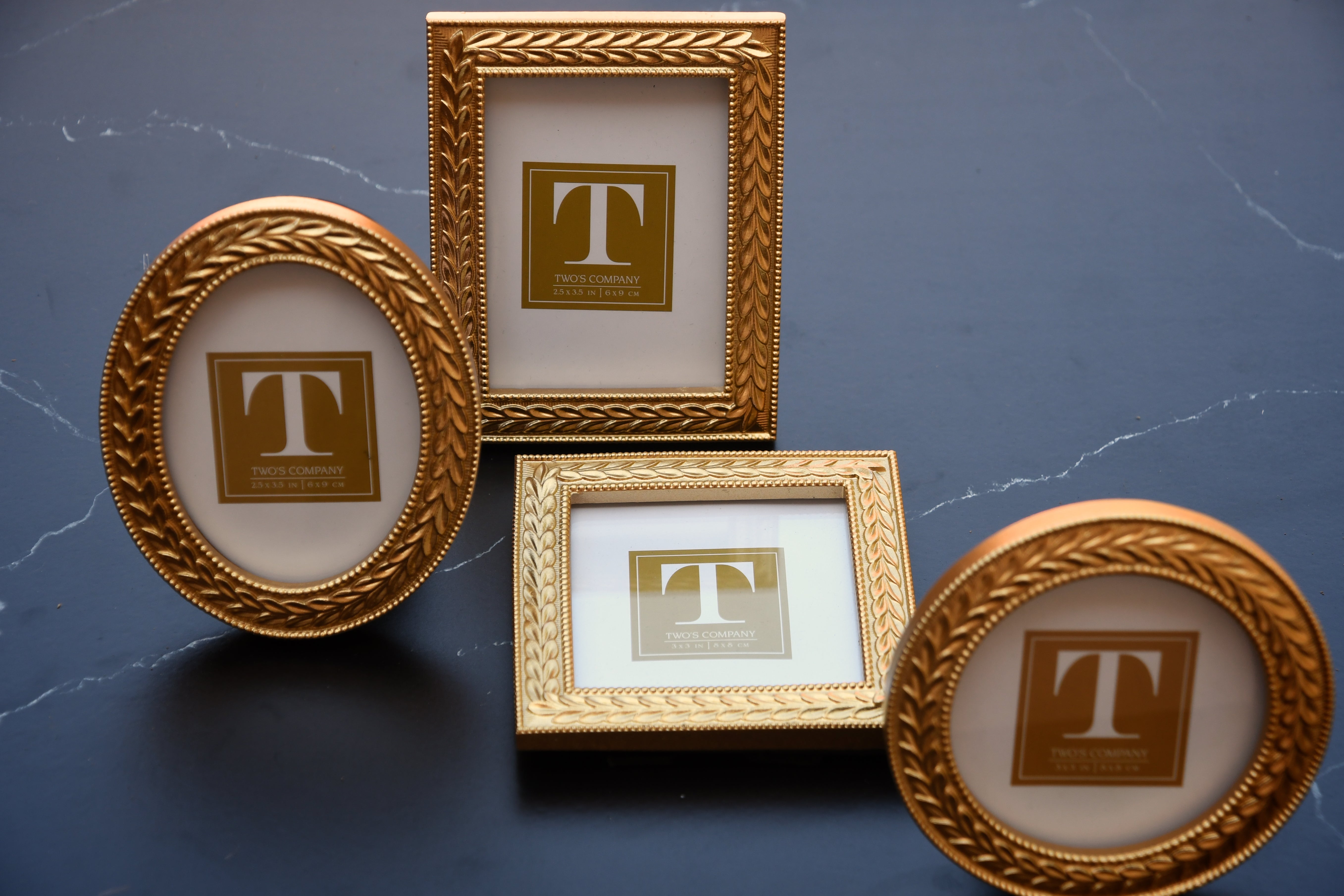 Set of 4 Laurel Wreath photo frames. Small. 